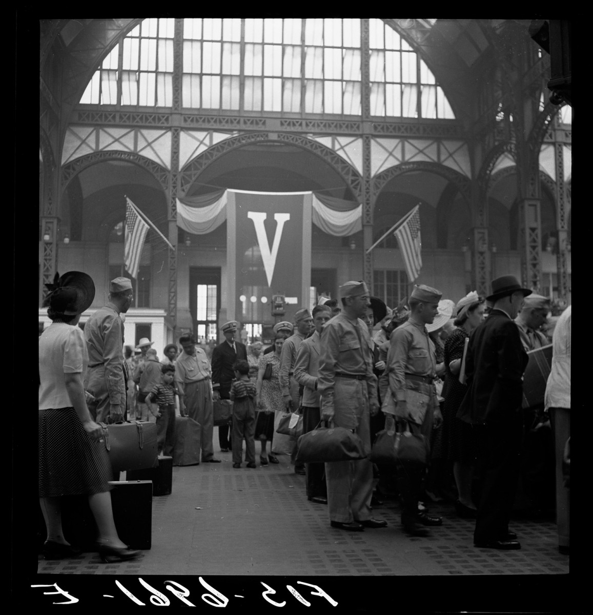  World War II increased traffic in Penn Station 80 percent between 1941 and 1942, as soldiers arrived in the city from across the nation and then left for North Africa and Europe. (Courtesy of the New York Historical Society)