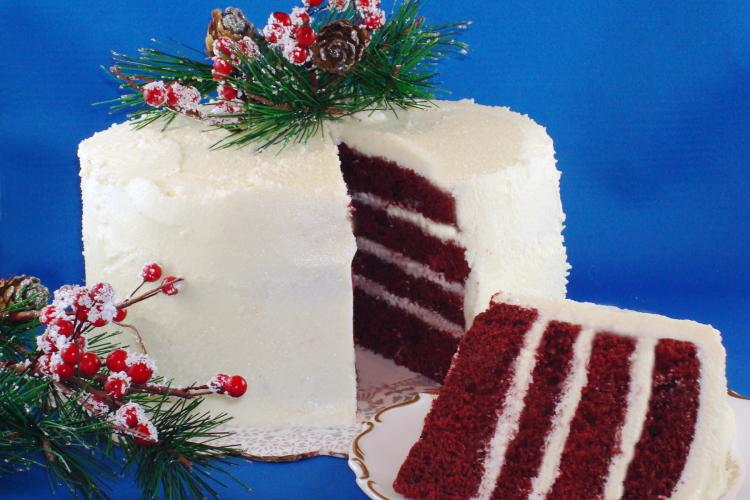 PARTY PERFECT: Red velvet cake makes a stunning showcase dessert for Christmas dinner. (Sandra Shields/The Epoch Times)