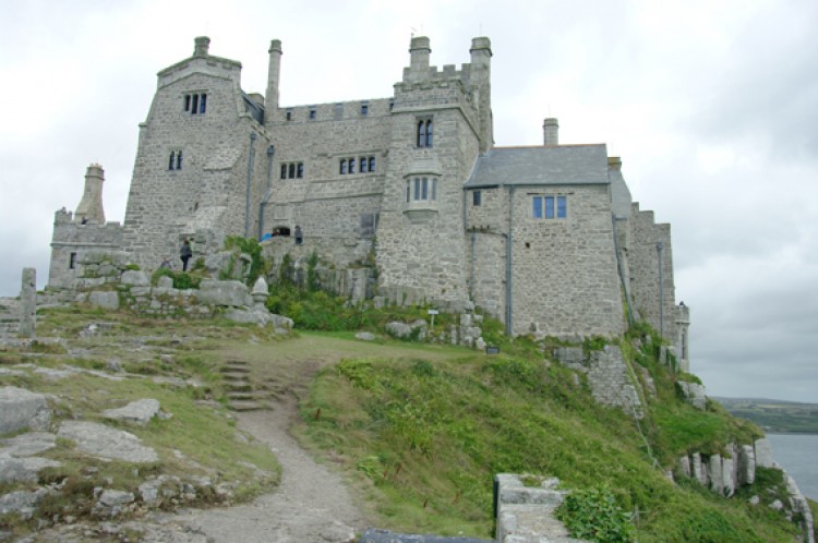 The impressive granite castle of St Michael's Mount towering above the sea. (Trevor Piper/Epoch Times) The impressive granite castle of St Michael's Mount towering above the sea. (Trevor Piper/Epoch Times)