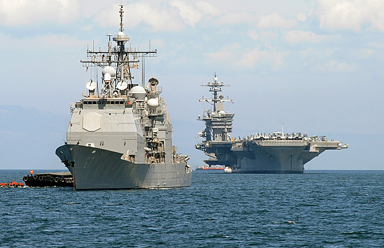 The U.S. aircraft carrier Carl Vinson (R) and the cruiser USS Bunker Hill (L) The U.S. aircraft carrier Carl Vinson (R) and the cruiser USS Bunker Hill (L)