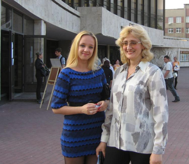 Anya and her mother Ludmila had tickets to attend the Shen Yun performance that was scheduled for May 28, in Ukraine, before it was canceled as a direct result of pressure by Chinese diplomats. (The Epoch Times) Anya and her mother Ludmila had tickets to attend the Shen Yun performance that was scheduled for May 28, in Ukraine, before it was canceled as a direct result of pressure by Chinese diplomats. (The Epoch Times)
