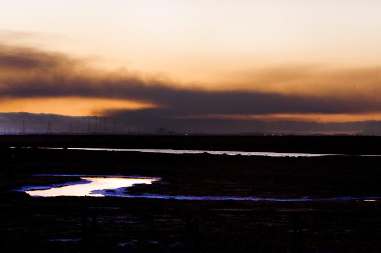 A miles-long cloud of black smoke hovers over the city of San Bruno, Calif. Thursday night. (Youzhi Ma/The Epoch Times) A miles-long cloud of black smoke hovers over the city of San Bruno, Calif. Thursday night. (Youzhi Ma/The Epoch Times)