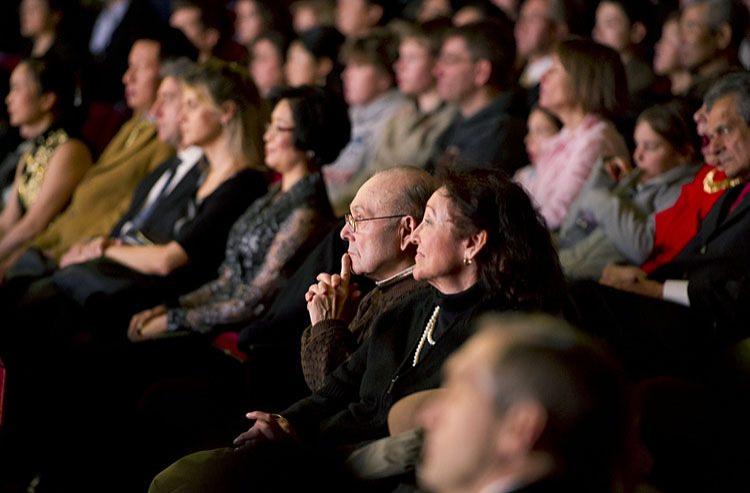 An engrossed audience watches Shen Yun Performing Arts at the Lincoln Center's David H. Koch Theater on Jan. 6, 2011. (Epoch Times Staff) An engrossed audience watches Shen Yun Performing Arts at the Lincoln Center's David H. Koch Theater on Jan. 6, 2011. (Epoch Times Staff)