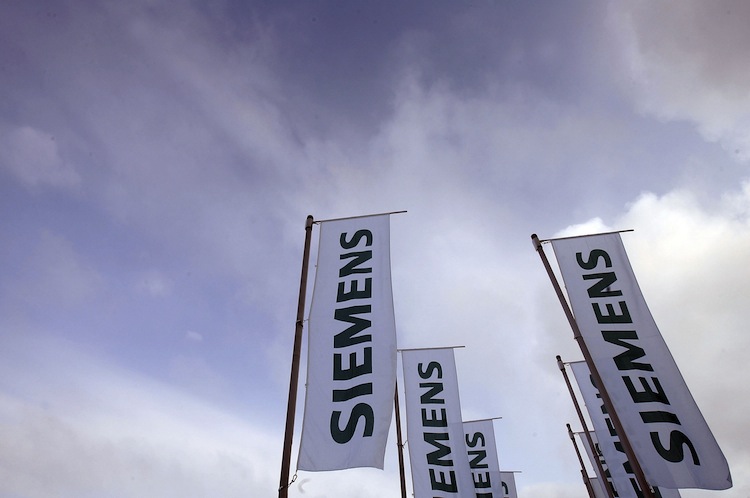 In 2008 Siemens pleaded guilty to bribing public officials in cases brought against the company in the U.S. and in Germany. The company had to pay fines of US $ 1.6 billion. (Johannes Simon/Getty Images) Epoch Times Photo