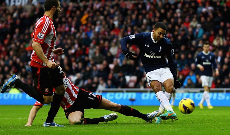 Aaron Lennon of Tottenham Hotspur scores the game-winning goal at the Stadium of Light on Saturday, Dec. 29, 2012 against Sunderland in English Premier League play. (Matthew Lewis/Getty Images)
