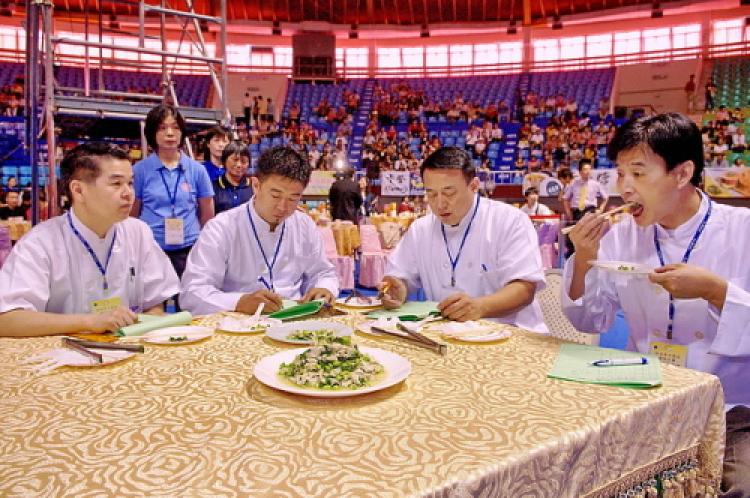 Judges taste the dishes in this year's Asia Pacific preliminaries for the NTDTV Chinese Culinary Competition. (The Epoch Times) Judges taste the dishes in this year's Asia Pacific preliminaries for the NTDTV Chinese Culinary Competition. (The Epoch Times)