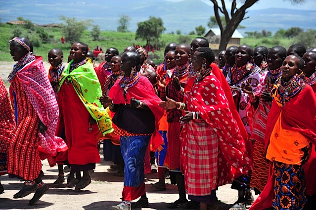 The craftswomen of Esiteti have been selling their beadwork to fund the local school. (Courtesy of ASK) The craftswomen of Esiteti have been selling their beadwork to fund the local school. (Courtesy of ASK)