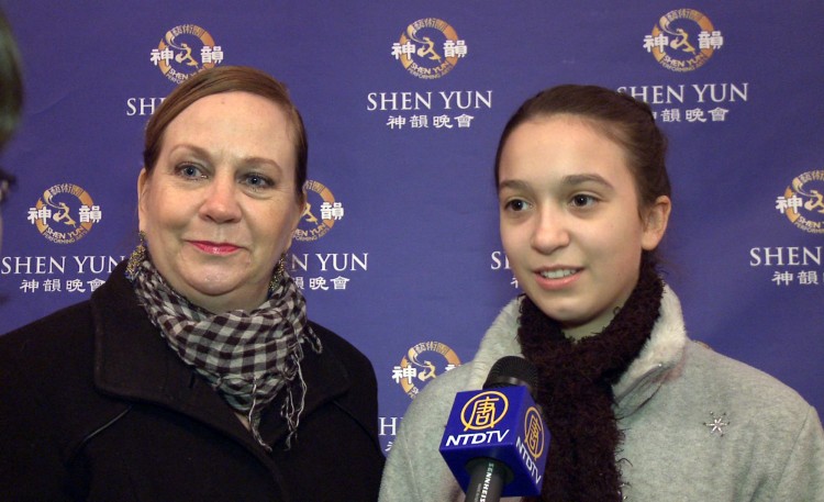 Virginia+Nicholl_Daughter01 Virginia Nicoll Hernandez with her daughter Keeley at Shen Yun Preforming Arts in Pittsburgh on Feb. 2. (The Epoch Times)