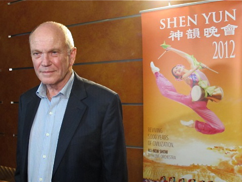 Walker-1335616736-4 Sydney Barrister Robert Walker attends Shen Yun