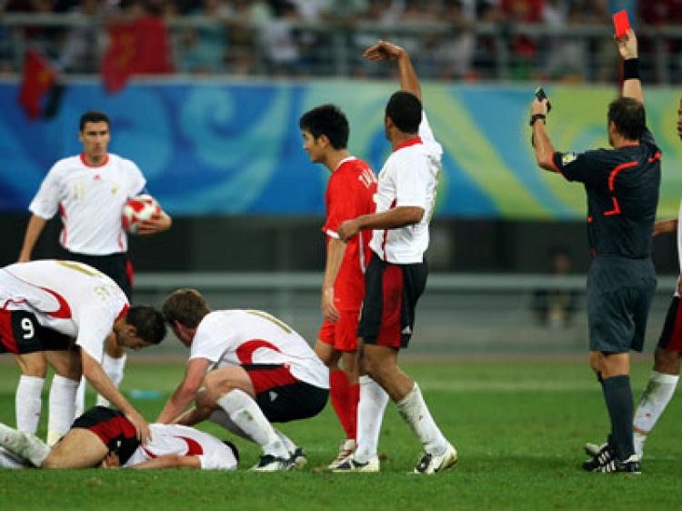 Referee Hector Baldassi of Argentina shows Wangsong Tan of China the red card (Baron/Bongarts/Getty Images) Referee Hector Baldassi of Argentina shows Wangsong Tan of China the red card (Baron/Bongarts/Getty Images)