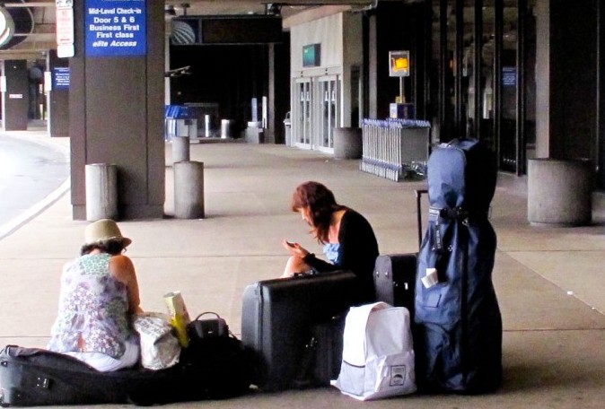 Youzhi_Newark-Airport Epoch Times Photo