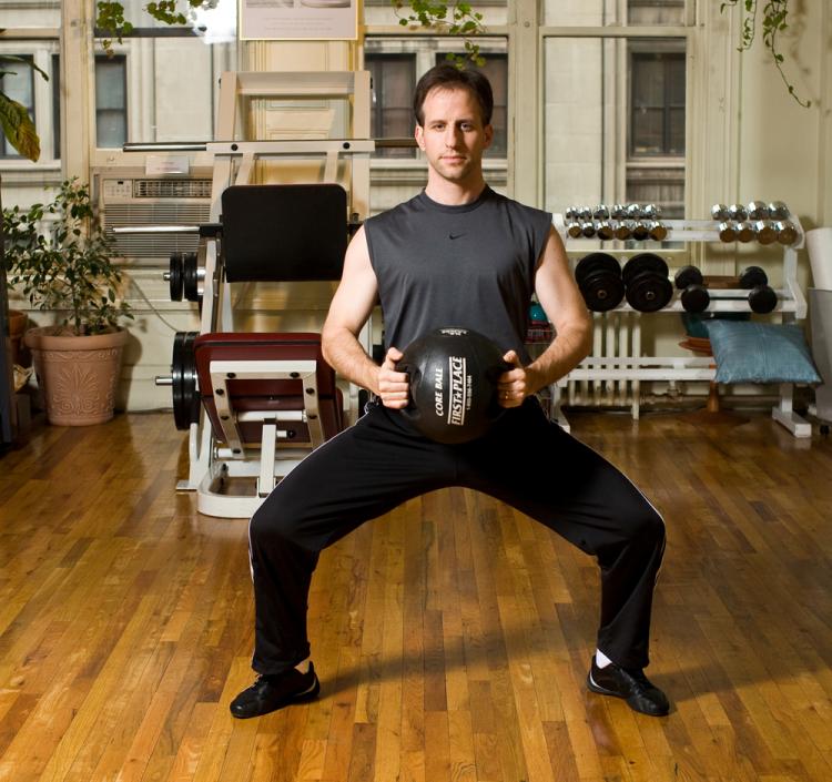 The deep plié is great for toning your thighs while improving your posture. (Henry Chan/The Epoch Times, Space courtesy of Fitness Results) The deep plié is great for toning your thighs while improving your posture. (Henry Chan/The Epoch Times, Space courtesy of Fitness Results)