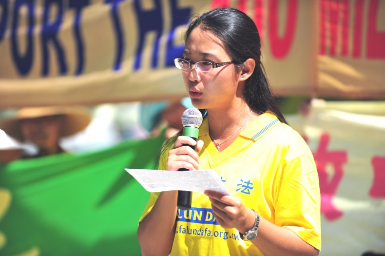 Sonia Zhao gives a speech about the persecution of Falun Gong in China at a rally in Toronto celebrating 100 million people quitting the Chinese Communist Party and its affiliated organizations on August 13. (Gordon Yu/The Epoch Times)
