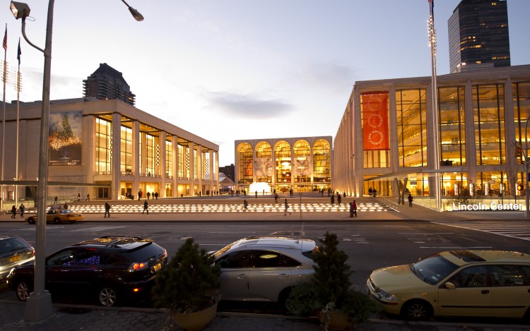 The Lincoln Center in Manhattan.  (Dai Bing/The Epoch Times)