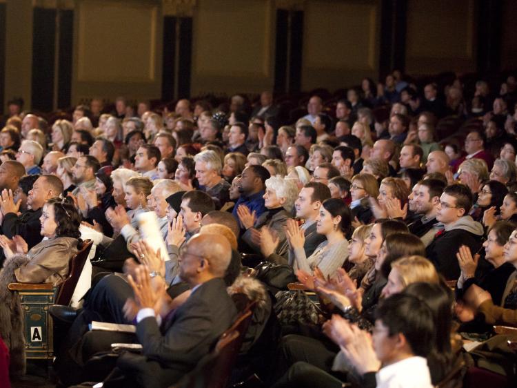 The Detroit audience greeted Shen Yun Performing Arts very warmly. (Edward Dai/The Epoch Times)