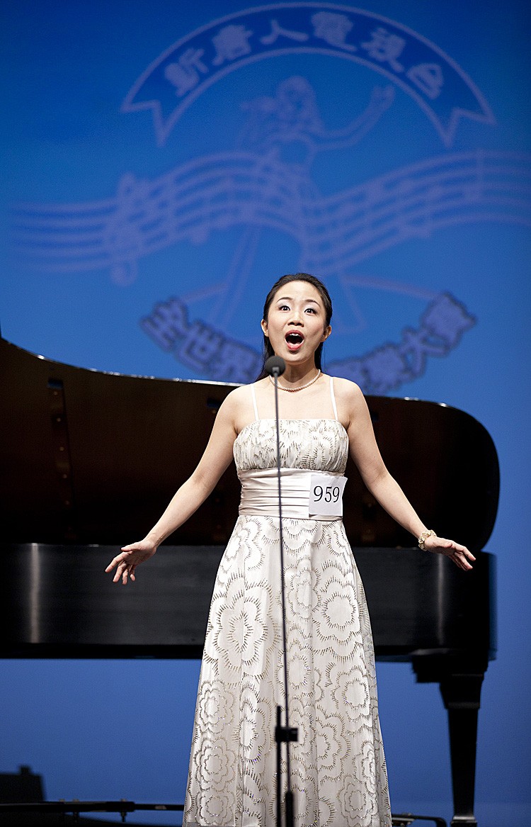 Soprano Tan Sinsim sings at 2010 NTDTV Chinese International Vocal Competition semifinal on Saturday, Aug. 21. She received the $10,000 gold award in the competition's female division. (Edward Dai/The Epoch Times) Soprano Tan Sinsim sings at 2010 NTDTV Chinese International Vocal Competition semifinal on Saturday, Aug. 21. She received the $10,000 gold award in the competition's female division. (Edward Dai/The Epoch Times)