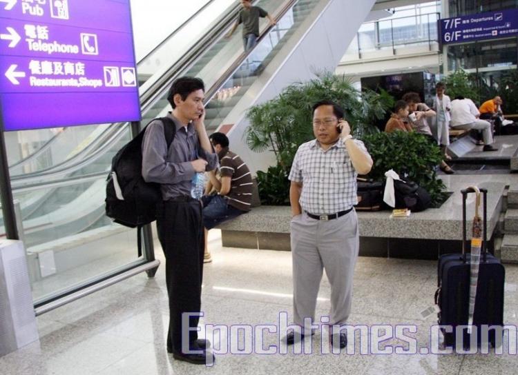 Unlike other democracy activists who were refused entry into Hong Kong on August 6, Zhang Xiaogang, supervisor and acting president of the Federation for a Democratic China (FDC) in Australia was able to make it in. (Pan Jingqiao/The Epoch Times) Unlike other democracy activists who were refused entry into Hong Kong on August 6, Zhang Xiaogang, supervisor and acting president of the Federation for a Democratic China (FDC) in Australia was able to make it in. (Pan Jingqiao/The Epoch Times)
