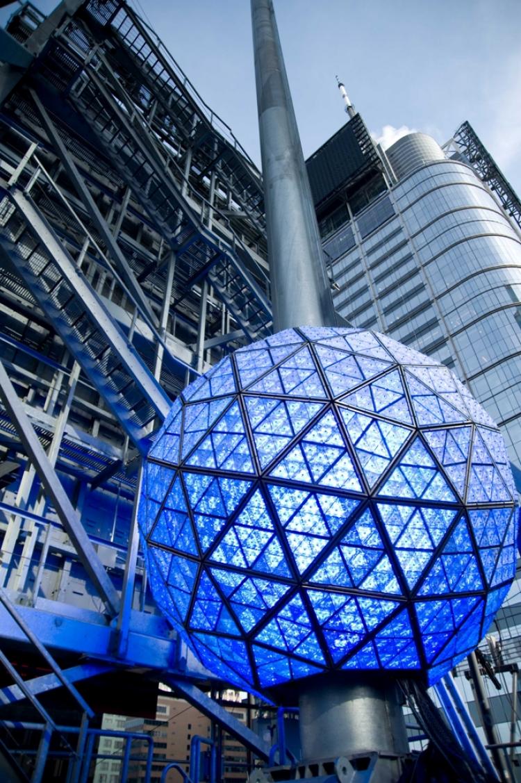 BEFORE IT DROPS: The 2010 New Year's Eve Ball is tested at Times Square on Wednesday.  (Aloysio Santos/The Epoch Times)