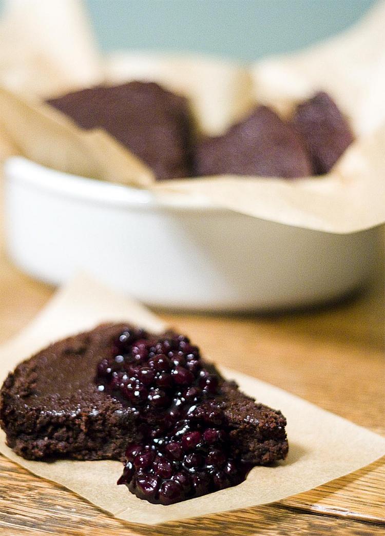 HEALTHIER ALTERNATIVE: Try these delicious brownies as an alternative to this normally rich food. (Grace Wu/The Epoch Times) HEALTHIER ALTERNATIVE: Try these delicious brownies as an alternative to this normally rich food. (Grace Wu/The Epoch Times)