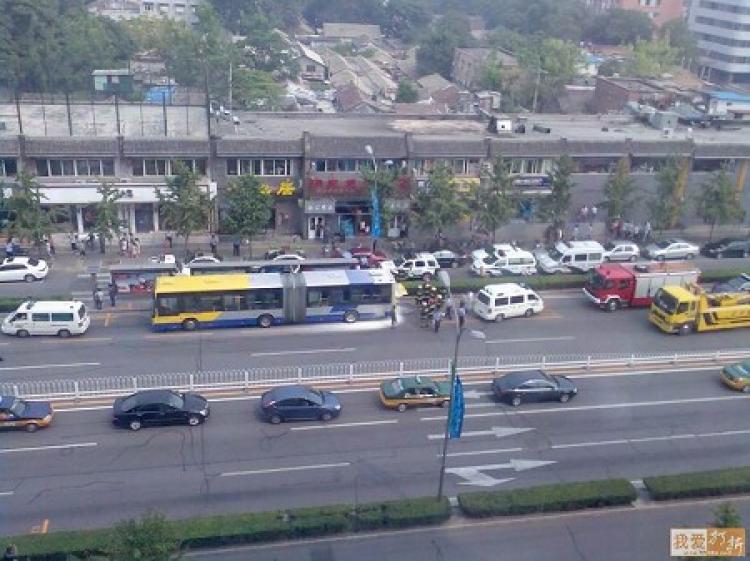 Route 10 bus left a lot of white powder after the explosion. (Internet photo)