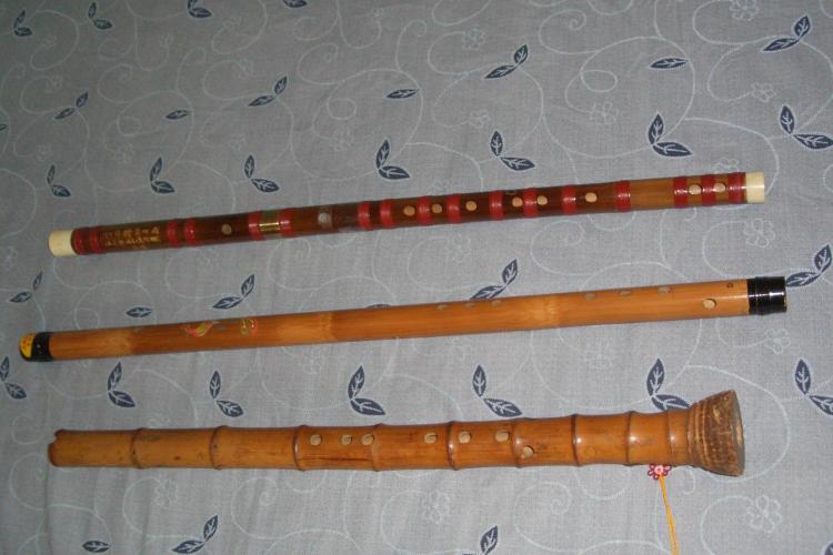 The dizi (top), better known to the West as the Chinese bamboo flute, is the smaller sister of the xiao (bottom). (The Epoch Times) The dizi (top), better known to the West as the Chinese bamboo flute, is the smaller sister of the xiao (bottom). (The Epoch Times)