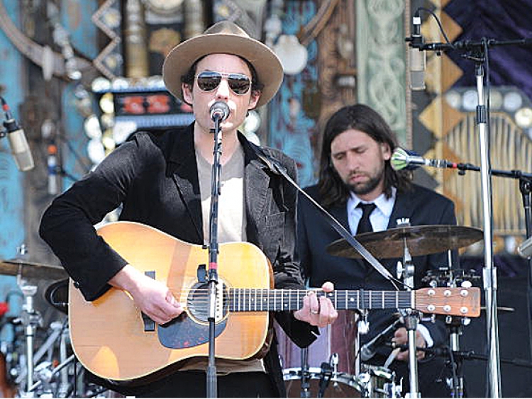 Jakob Dylan & The Gold Mountain Rebels perform during the Rothbury Music Festival at the Double JJ Ranch on July 4, 2008 in Rothbury, Michigan. ((C. Flanigan/Getty Images)) Jakob Dylan & The Gold Mountain Rebels perform during the Rothbury Music Festival at the Double JJ Ranch on July 4, 2008 in Rothbury, Michigan. ((C. Flanigan/Getty Images))