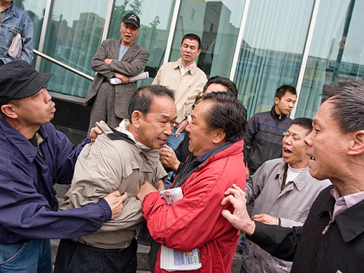 Flushing resident Edmond Erh was assaulted by a pro-CCP mob while supporting a booth for quitting the Chinese Communist Party. (Dayin Chen/The Epoch Times) Flushing resident Edmond Erh was assaulted by a pro-CCP mob while supporting a booth for quitting the Chinese Communist Party. (Dayin Chen/The Epoch Times)