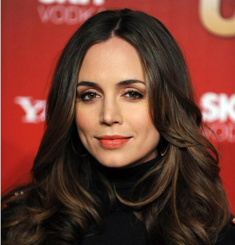 Eliza Dushku arrives at the Us Weekly Hot Hollywood Event at Voyeur on November 18, 2009 in Los Angeles, California. (Frazer Harrison/Getty Images) Eliza Dushku arrives at the Us Weekly Hot Hollywood Event at Voyeur on November 18, 2009 in Los Angeles, California. (Frazer Harrison/Getty Images)