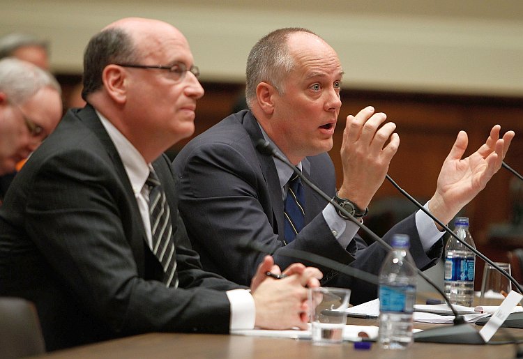 Former CEO of Fannie Mae Daniel Mudd (R)