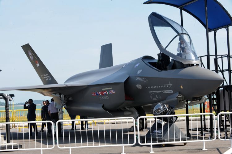 fighter-web-96340612 Epoch Times Photo