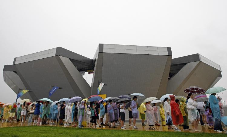 Spectators queue to get food at the centre court of the Olympic Green Tennis Centre in Beijing. (Behrouz Mehri/AFP/Getty Images) Spectators queue to get food at the centre court of the Olympic Green Tennis Centre in Beijing. (Behrouz Mehri/AFP/Getty Images)