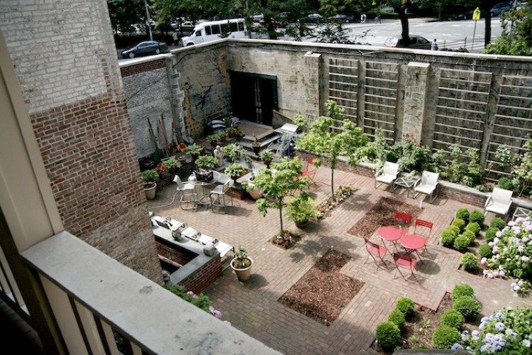 GARDEN: A view of the private garden behind the Henry Street Settlement from the second floor porch that Lillian Wald slept on during hot summer nights.  (Tim McDevitt/The Epoch Times)