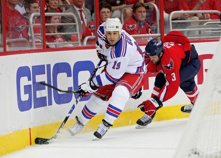 BIG CONTRACT: Scott Gomez has big shoes to fill in Montreal and his pricy contract won't reduce expectations. (Len Redkoles/Getty Images)