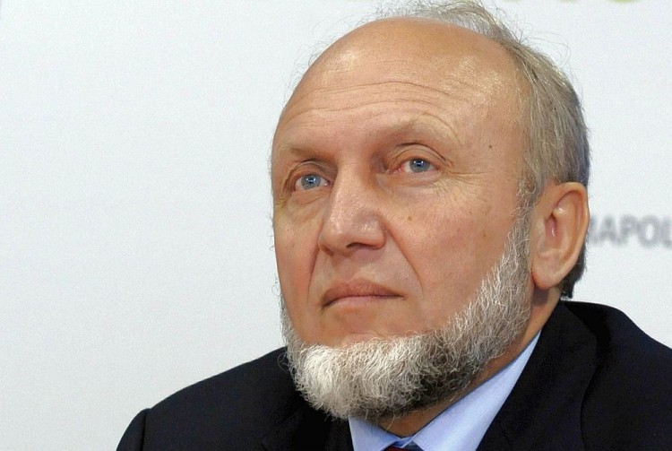HANS-WERNER SINN: This 2008 file photo shows renowned German economist Hans-Werner Sinn, who says that Greek goods and services should be revised 20 to 30 percent cheaper in international markets in order for Greece regain economic stability. HANS-WERNER SINN: This 2008 file photo shows renowned German economist Hans-Werner Sinn, who says that Greek goods and services should be revised 20 to 30 percent cheaper in international markets in order for Greece regain economic stability.