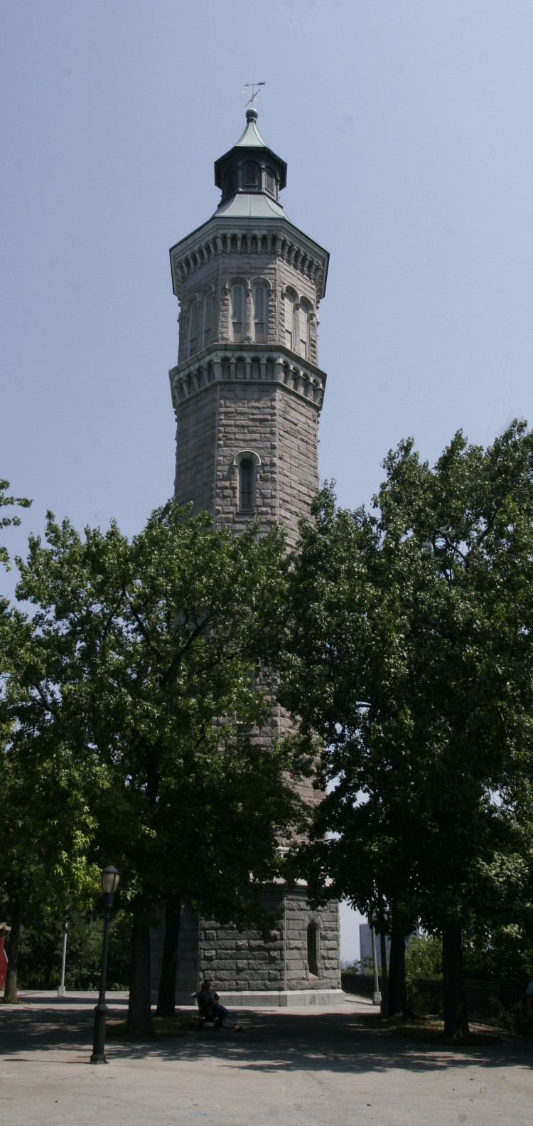 PICTURESQUE: The Highbridge Water tower was built in 1872 to help bring water to residents of northern Manhattan. (Tim McDevitt/The Epoch Times) PICTURESQUE: The Highbridge Water tower was built in 1872 to help bring water to residents of northern Manhattan. (Tim McDevitt/The Epoch Times)