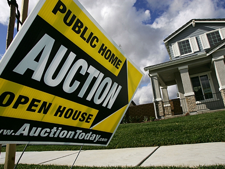 New houses are up for auction in Rancho Cucamonga, California, where a recent housing boom has been taking place January 28, 2008, after new-home sales tumbled to the lowest mark in 12 years during December and prices fell sharply. (David McNew/Getty Images) New houses are up for auction in Rancho Cucamonga, California, where a recent housing boom has been taking place January 28, 2008, after new-home sales tumbled to the lowest mark in 12 years during December and prices fell sharply. (David McNew/Getty Images)