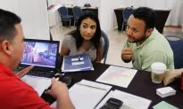 Mortgage Applications Drop to 30-Year Low Amid Elevated Interest Rate