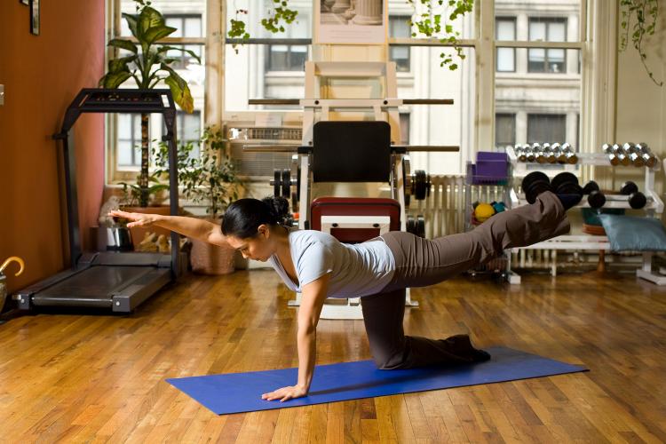 This exercise does wonders for the health of your back. (Henry Chan/The Epoch Times, Space Courtesy of Fitness Results) This exercise does wonders for the health of your back. (Henry Chan/The Epoch Times, Space Courtesy of Fitness Results)