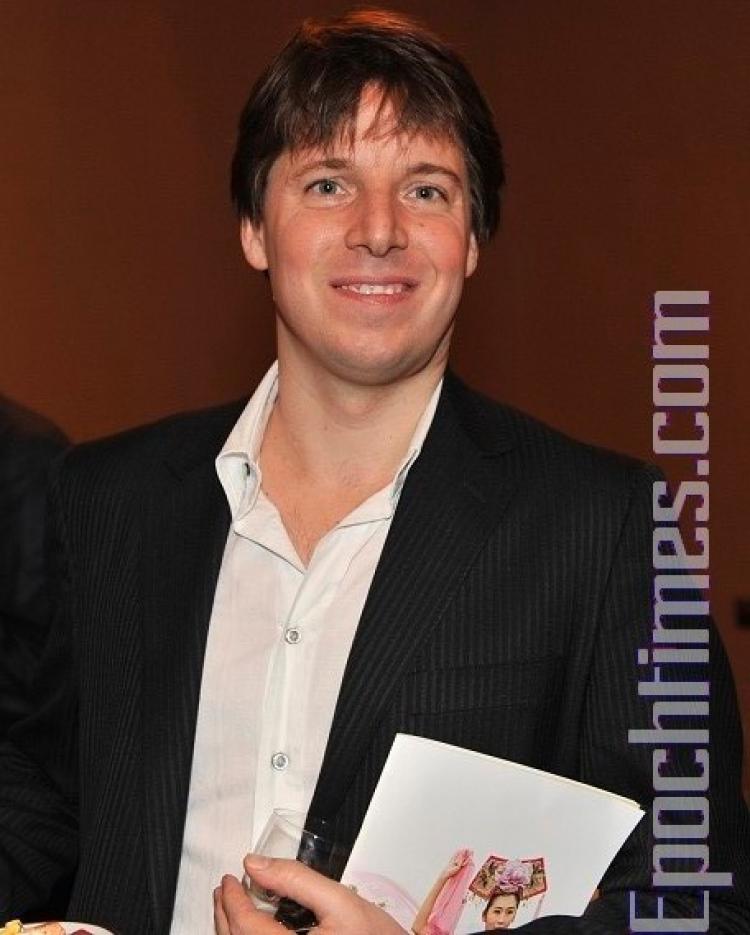 Award-winning violinist Joshua Bell at the premier of the Divine Performing Arts show in Kennedy Center Opera House. (The Epoch Times) Award-winning violinist Joshua Bell at the premier of the Divine Performing Arts show in Kennedy Center Opera House. (The Epoch Times)