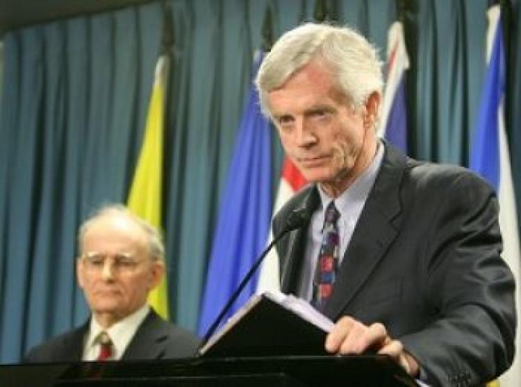 Former Canadian Secretary of State for Asia-Pacific David Kilgour and David Matas, a human rights lawyer, on August 22, 2008, released a new letter, describing new evidence about continued murder of Falun Gong practitioners in China for their organs. Former Canadian Secretary of State for Asia-Pacific David Kilgour and David Matas, a human rights lawyer, on August 22, 2008, released a new letter, describing new evidence about continued murder of Falun Gong practitioners in China for their organs.