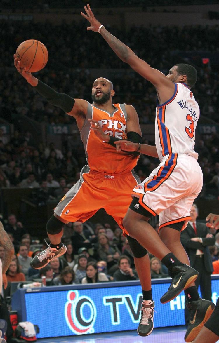 Vince Carter of the Phoenix Suns passed the 20,000 career points mark on Monday against the New York Knicks. (Nick Laham/Getty Images) Vince Carter of the Phoenix Suns passed the 20,000 career points mark on Monday against the New York Knicks. (Nick Laham/Getty Images)