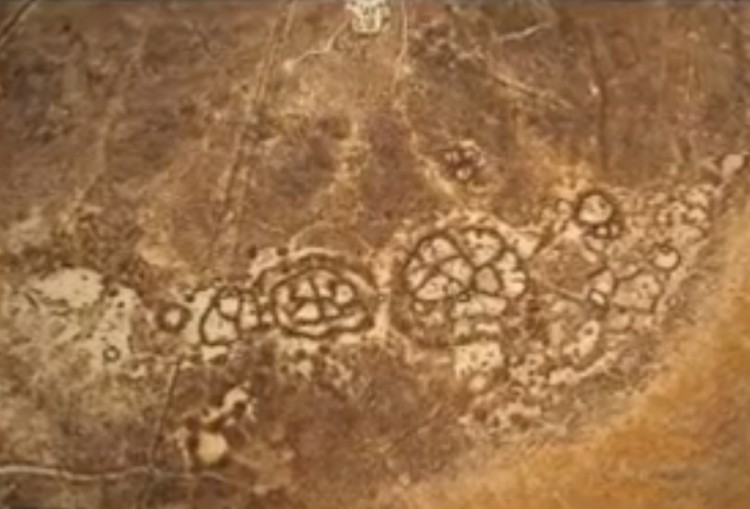 YouTube screenshot showing a cluster of wheels with spokes that look like bubbles. (The Epoch Times) YouTube screenshot showing a cluster of wheels with spokes that look like bubbles. (The Epoch Times)