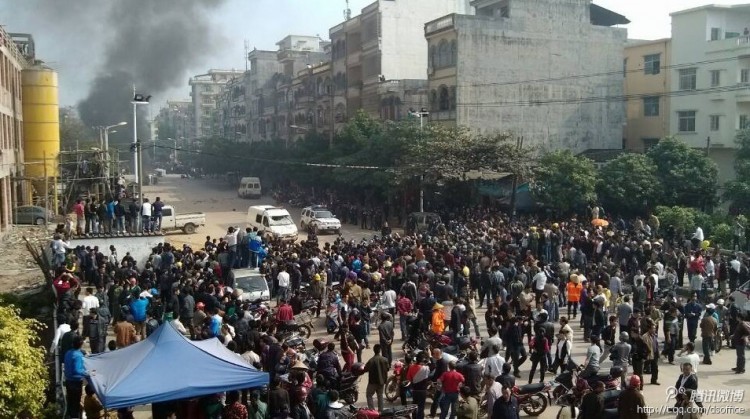massive+citizens furious crowd gathered