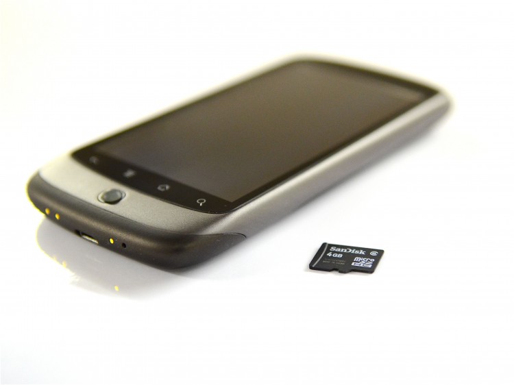 microSD-Memory-Card-Cellphone-ML-ET-DSC_7790 MicroSD cards are used to extend the memory of many mobile devices, including cell phones, used to play music. (Matthew Little/The Epoch Times)