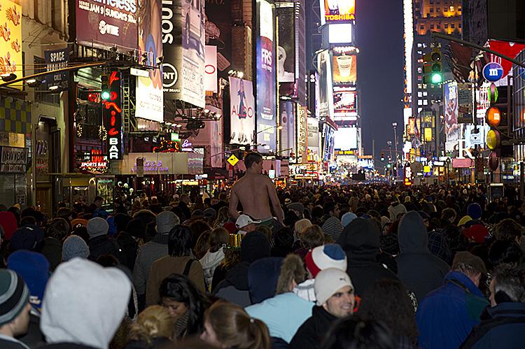 Ball Drop 2011 Countdown: As the iconic Times Square ball is about to drop, New Yorkers and travelers have gathered at the crossroad of the world to live the once-in-a-lifetime experience. (Edward Dai/The Epoch Times) Ball Drop 2011 Countdown: As the iconic Times Square ball is about to drop, New Yorkers and travelers have gathered at the crossroad of the world to live the once-in-a-lifetime experience. (Edward Dai/The Epoch Times)