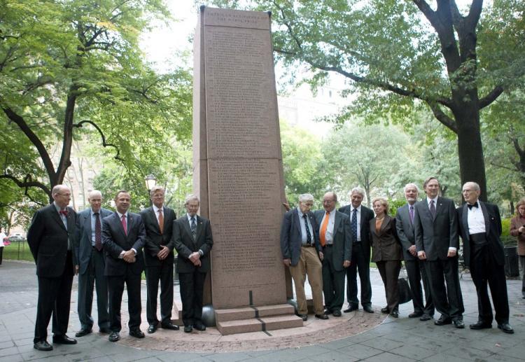 Some of the 2009 Nobel Laureates gathered at Theodore Roosevelt Park on Tuesday for the unveiling of their names on the Nobel monument. The ceremony was co-hosted the Norwegian ambassador to the United States and Swedish Ambassador, Parks Commissioner Adrian Benepe also attended. (The Epoch Times) Some of the 2009 Nobel Laureates gathered at Theodore Roosevelt Park on Tuesday for the unveiling of their names on the Nobel monument. The ceremony was co-hosted the Norwegian ambassador to the United States and Swedish Ambassador, Parks Commissioner Adrian Benepe also attended. (The Epoch Times)