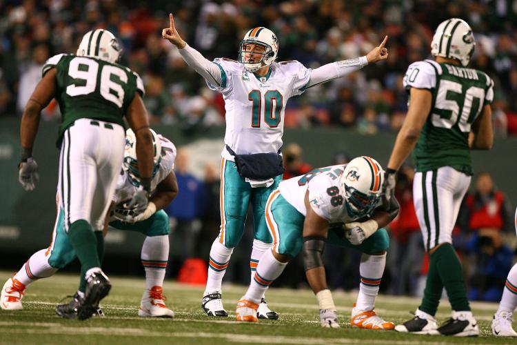 MR. EFFICIENCY: Dolphins QB Chad Pennington directs his team to victory over his former employer. (Al Bello/Getty Images)
