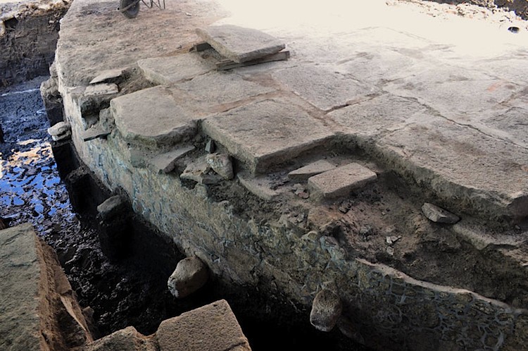The stone platform is about 15 meters in diameter, 1.5 meters high, and is decorated with carvings of serpent heads. (INAH) The stone platform is about 15 meters in diameter, 1.5 meters high, and is decorated with carvings of serpent heads. (INAH)