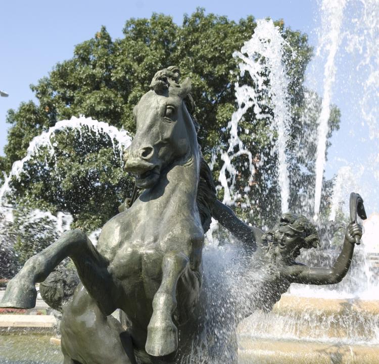 Kansas City, known as the City of Fountains, is hosting world renowned Shen Yun Performing Arts at the Music Hall.  (By Cat Rooney/The Epoch Times)