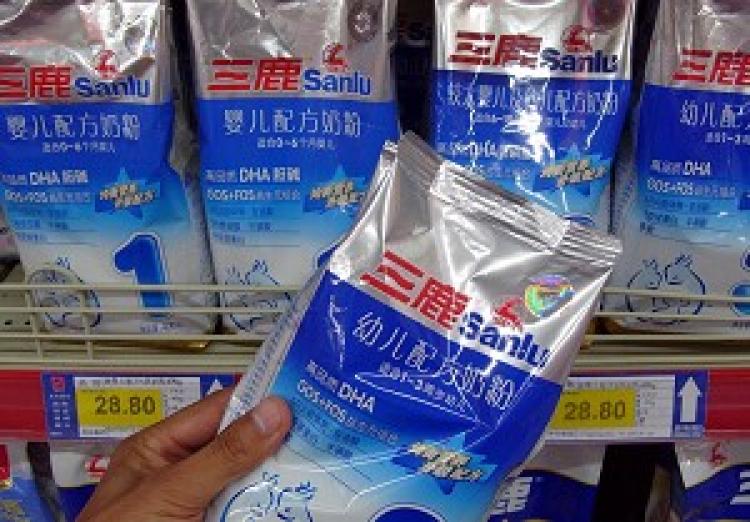 Sanlu infant formula in a supermarket in Yichang City, Hubei Province on Sept. 12, 2008 (Epoch Times Archive)